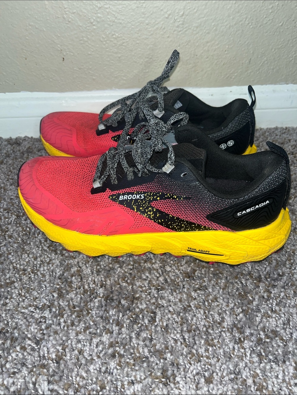 Brooks Cascadia 17 Trail Running Shoes In Diva Pink/Black/Lemon Chrome Colorway